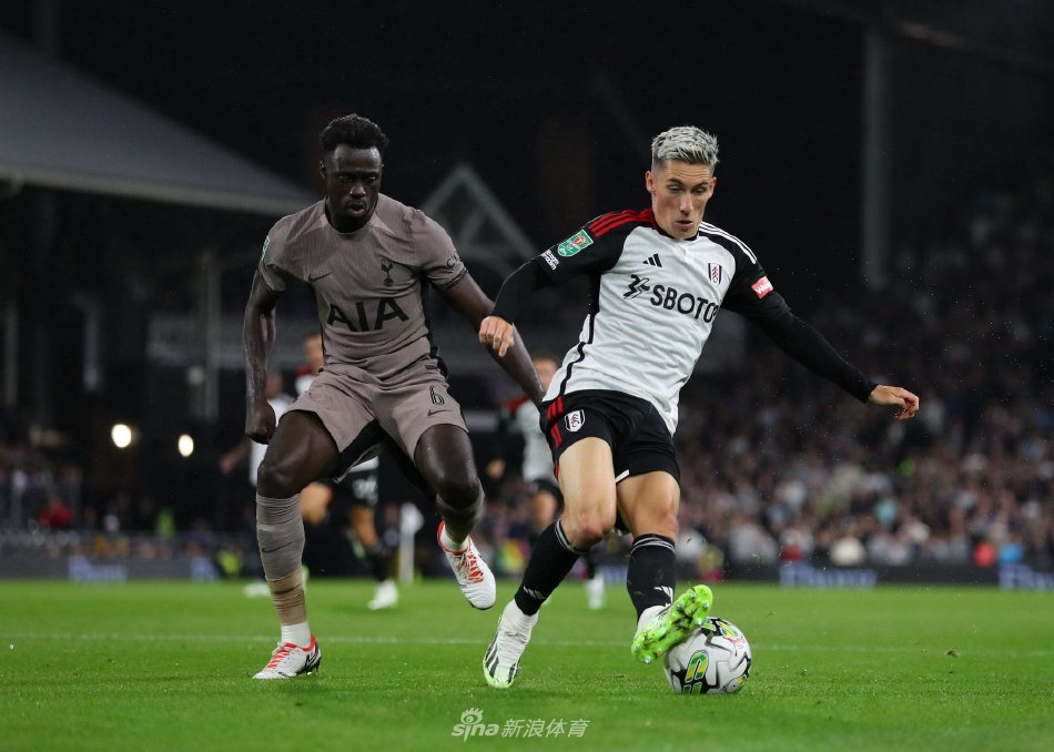 [图]英超-哈兰德破门福登2射1传 曼城6-0伊普斯维奇.